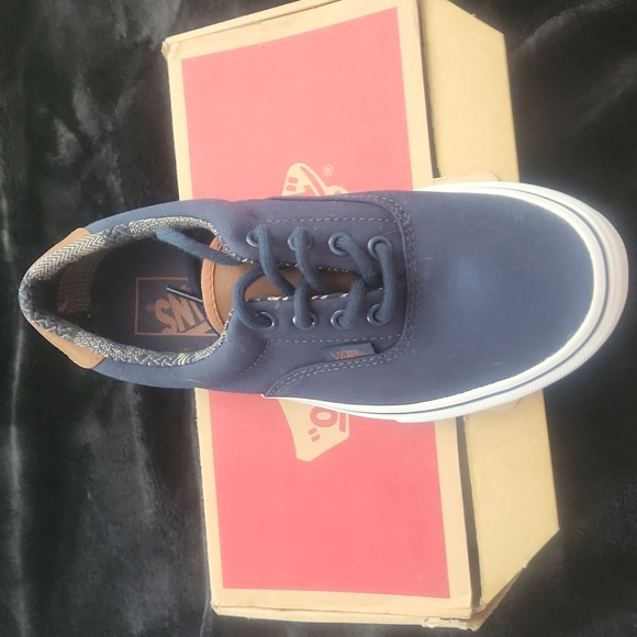 Shoes - Picture 4 of 6